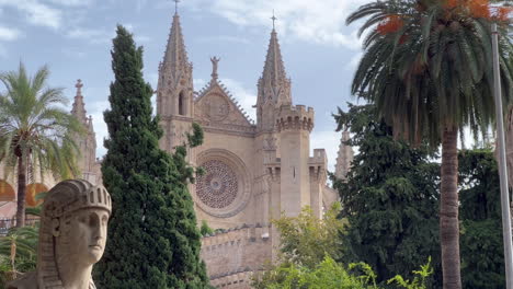 Statue-of-Sphinx-at-the-Paseo-del-Born,-with-Cathedral-of-Mallorca-in-the-background