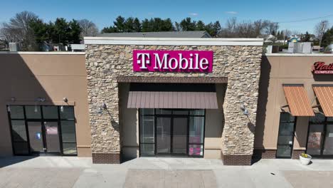 Aerial-shot-of-a-T-Mobile-store-in-an-American-strip-mall