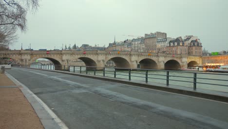 Panning-view-of-the-pont-neuf-over-the-seine-river-in-Paris-France