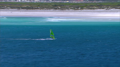 Windsurfista-En-Long-Beach-En-Kommetjie