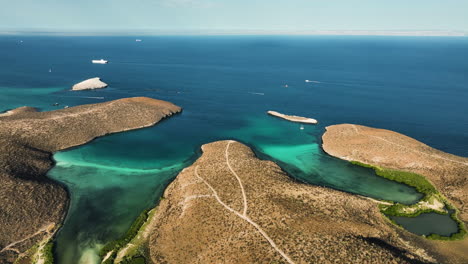 Drone-shot-backwards-over-the-Playa-Balandra-beach,-in-sunny-La-Paz,-Mexico