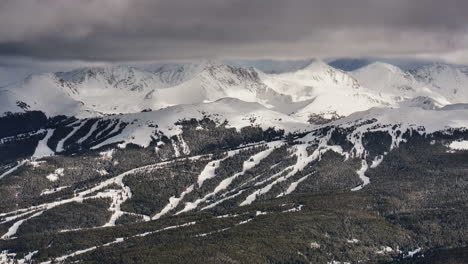 Vail-Pass-Perspektive-Des-Copper-Mountain-Ski-Resort-Trail-Läuft-Ten-Mile-Range-Breckenridge-Leadville-Colorado-Epic-Ikon-Felsig-Verschneit-Winter-Frühling-Schneefeld-Gipfel-Später-Nachmittag-Sonnenuntergang-Bewölkte-Schicht
