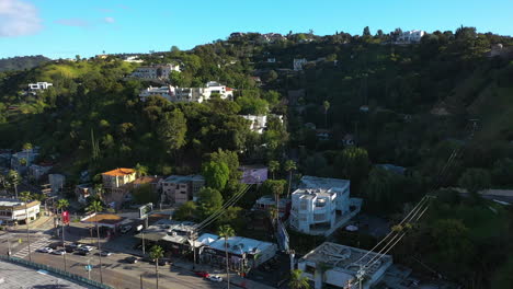 Aerial-rising-shot-over-the-Ventura-blvd-in-Studio-city,-in-sunny-Los-Angeles