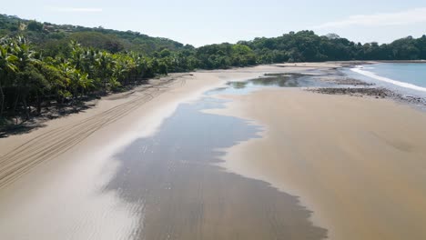 Luftaufnahmen-Von-Einem-Wunderschönen-Strand-In-Costa-Rica-In-Mittelamerika