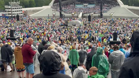 Das-13.-Jugendsing--Und-Tanzfest-–-„Heilig-Ist-Das-Land“,-Tilt-Up