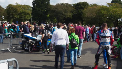 Teams,-spectators-and-racers-getting-ready-in-the-Isle-of-Man-TT-pits