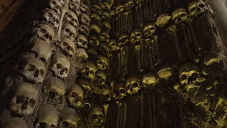 Chapel-of-bones-in-Evora,-Portugal