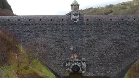 Pen-Y-Garreg-Von-Unten-Und-Oben