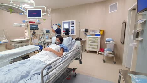 Preparing-a-patient-in-the-operating-theater-for-a-cesarean-section-birth