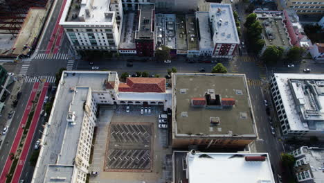 San-Francisco-Ca-Usa,-Vista-Aérea-Del-Nuevo-Edificio-Del-Centro-De-Teatro-Del-Conservatorio-Y-El-Tráfico-Del-Centro