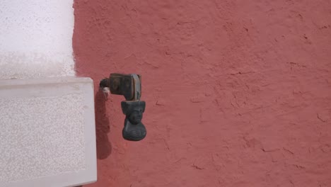 Caño-De-Pared-Antiguo-En-Burano.