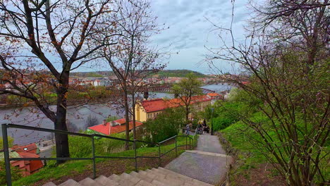 Moldau-Fluss-Frühling-Prag-Tschechische-Republik-Erhöhten-Punkt-Ansicht-Stadt-Altstadt