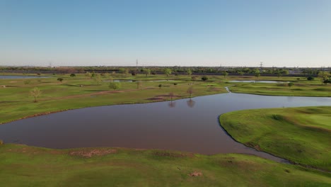 Dies-Ist-Ein-Luftbildvideo-Des-Lake-Park-Golfplatzes-In-Lewisville,-Texas