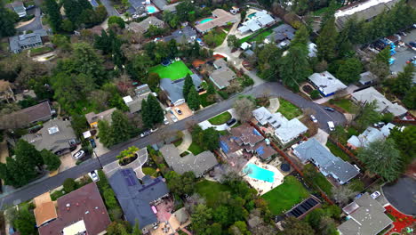 Typical-American-neighborhood-with-residential-homes-in-Walnut-Creek,-CA,-USA