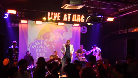 Live-jazz-band-entertainment-and-performance,-Hanoi-Rock-City-nightclub