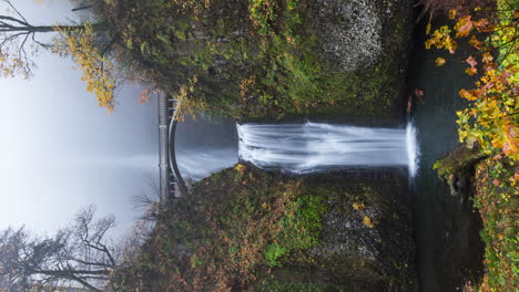 Vertical-View-Of-Multnomah-Falls-With-Bridge-During-Autumn-In-Columbia-River-Gorge,-Multnomah,-Oregon,-USA