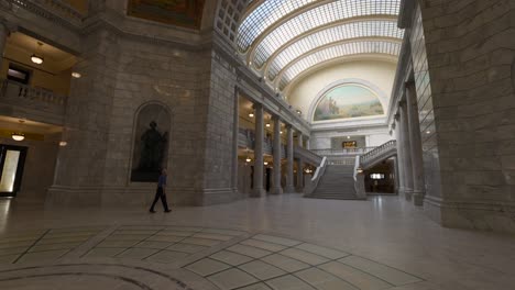 Interior-of-the-Utah-State-Capitol,-tilt-from-ceiling-of-rotunda-to-elegant-atrium