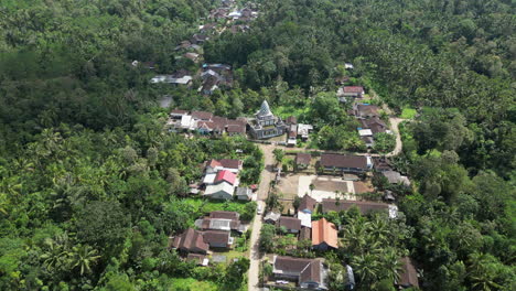 Mosque-Sits-Amongst-Small-Village-On-The-Jungle-Covered-Slopes-Of-Mount-Ijen