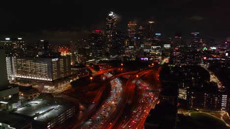 Innenstadt-Von-Atlanta-Urbanes-Stadtbild-Bei-Nacht-Mit-Modernen-Wolkenkratzern-Und-Skyline-Gebäuden-Im-Blick