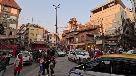 Concurrida-Calle-Del-Mercado-En-El-Corazón-De-Katmandú,-Thamel.