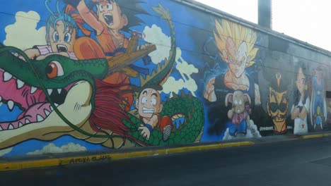 Mural-De-Graffiti-Creado-Por-Muchos-Artistas-Dedicados-A-Akira-Toiryama,-Creador-De-La-Serie-Anime-Dragon-Ball