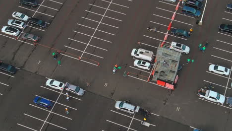 Menschen-In-Grünen-Hemden-Auf-Dem-Parkplatz-Der-Oakland-Athletics-Protestieren-Gegen-Den-Boykott-Des-Baseballteams-In-Oakland,-Kalifornien