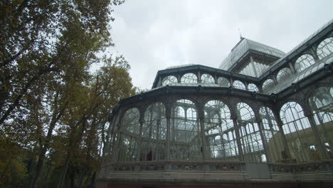 Exterior-Of-The-Palacio-De-Cristal-In-Madrid,-Spain