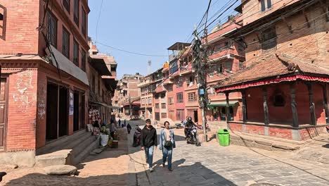 Blick-Entlang-Einer-Straße-Im-Historischen-Zentrum-Von-Bhaktapur