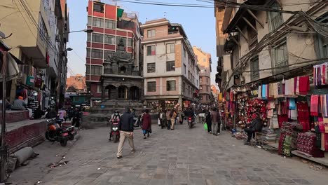 Busy-market-road-in-the-heart-of-Kathmandu,-Thamel