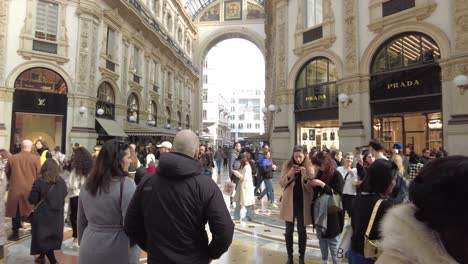 Tourists-and-shoppers-crowd-the-Galleria-Vitorio-Emanuelle-II,-famous-shopping-arcade-in-Milan,-Italy