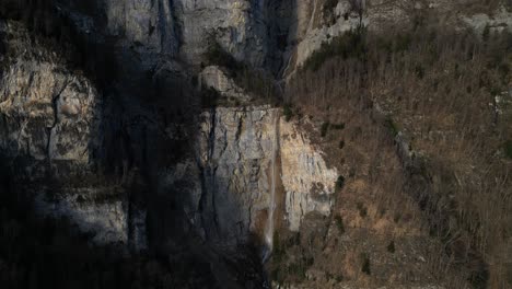 Seerenbach-Wasserfall-In-Wesen,-Amden,-Schweiz