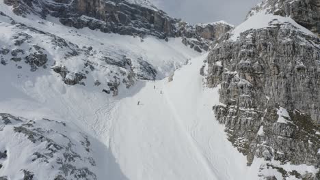 Expert-skiers-descend-steep-slopes-Cortina-Tofane-mountain,-Dolomites-winter-sport-activity