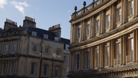 Cropped-Shot-Of-The-Circus-With-Classical-Facade---Historic-Ring-Of-Townhouses-In-Bath,-UK