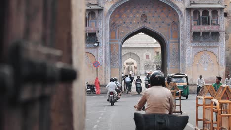 Follow-Shot-Reveal-Of-Tripolia-Gate-In-Jaipur-With-Traffic-Going-Through-It