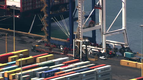 Flug-über-Den-Containerterminal-Im-Hafen-Von-Durban