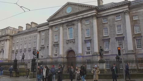 Panning-shot-of-exterior-details-of-entrance-of-Trinity-College-in-Dublin,-Ireland