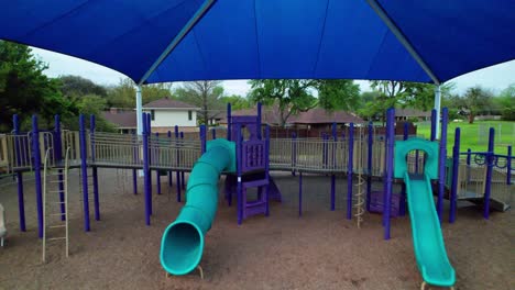 Luftaufnahmen-Von-Einem-Spielplatz-Der-Highland-Village-Grundschule-In-Highland-Village,-Texas