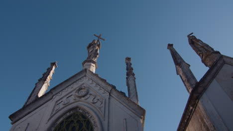 Hermosas-Criptas-En-Un-Cementerio.-Évora,-Portugal.-Europa