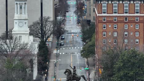 George-Washington-statue-at-Virginia-capitol-building