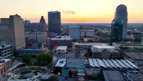 Salida-Del-Amanecer-Desde-Winston-Salem-Nc,-Horizonte-De-Carolina-Del-Norte