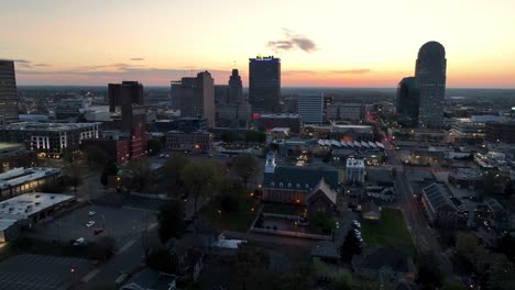 Luftaufnahme-Der-Skyline-Von-Winston-Salem-Bei-Sonnenaufgang