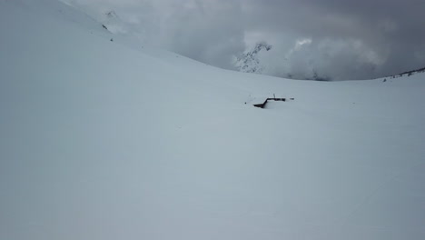 Luftaufnahme-Einer-Schneebedeckten-Landschaft-Mit-Einer-Drohne