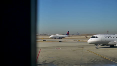 Planes-departing-their-gates-in-the-airport