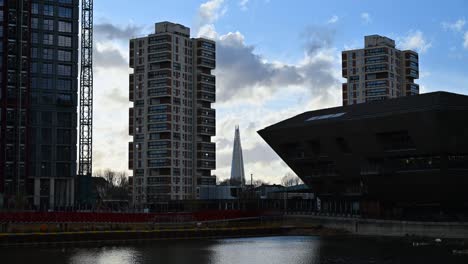 Vista-Del-Fragmento-De-Canada-Water-Mientras-La-Construcción-Está-En-Marcha,-Londres,-Reino-Unido