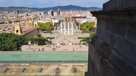 Barcelona,-Spanien,-Plaza-De-Espana,-Venezianische-Türme,-Magischer-Brunnen-Und-Stadtbild,-Blick-Vom-Nationalpalast-Montjuic