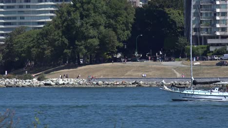 Vancouver's-famous-English-Bay-with-boats-and-people