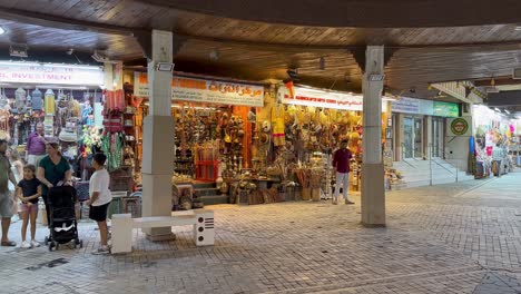 Muscat,-Oman-Muttrah-souk,-market,-bazaar-in-the-old-city