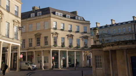 Thermae-Bath-Spa-–-Historisches-Spa-Und-Modernes-Gebäude-In-Bath,-Somerset,-Großbritannien