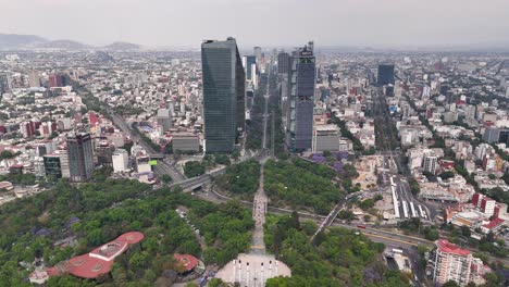 Panoramic-view-of-the-Reforma-towers-on-the-right-side-in-Chapultepec