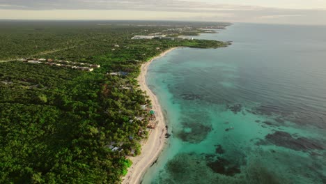 Aerial-Dolly-out-in-caribian-beach